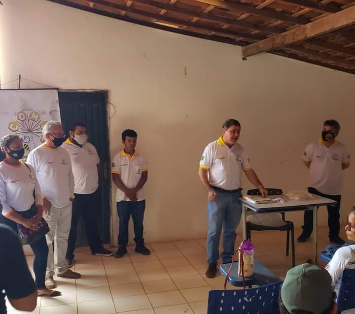 Professor Roberto Brandão visita cooperativa de reciclagem em Araioses