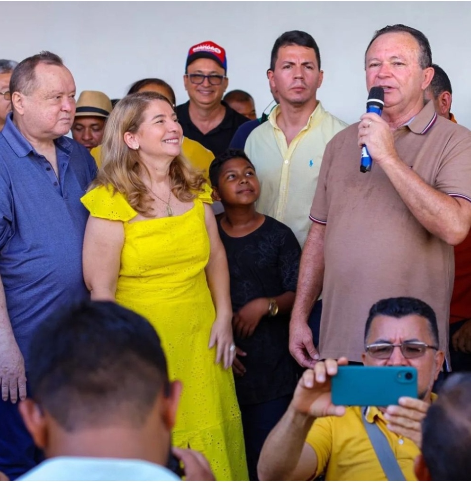Em Barreirinhas, Iracema Vale e apoiadores recebem o governador Carlos Brandão