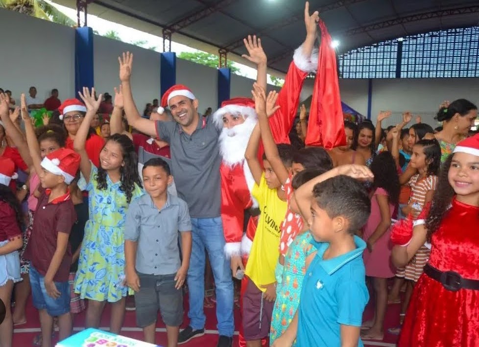 Educação: Prefeito Wallas Rocha entrega 6 mil brinquedos no “Natal das Crianças” em São Benedito do Rio Preto MA)