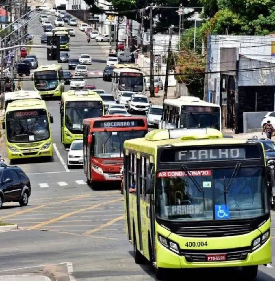 Greve dos rodoviários chega ao fim e ônibus voltam a circular neste domingo (30)