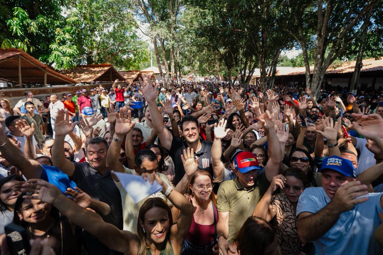 Em Colinas, Orleans recebe carinho da população e apoio de dezenas de prefeitos e lideranças