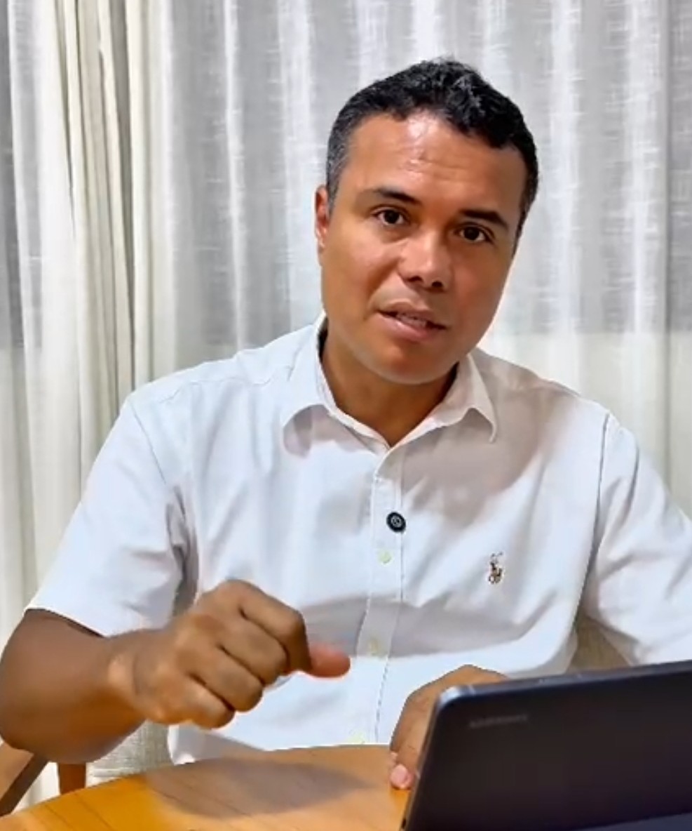 Prefeito de Humberto de Campos dá resposta dura a Duarte Jr. “Deputado faz politicagem com pequeno grupo contra a educação”