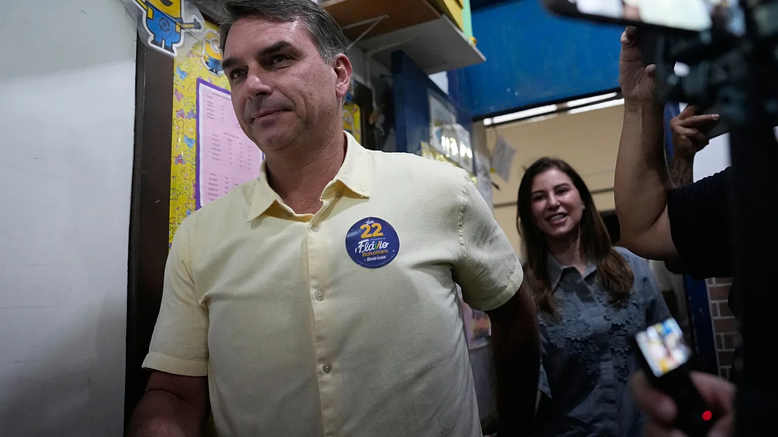 Aliado de Trump afirma que Flávio Bolsonaro chegou aos EUA